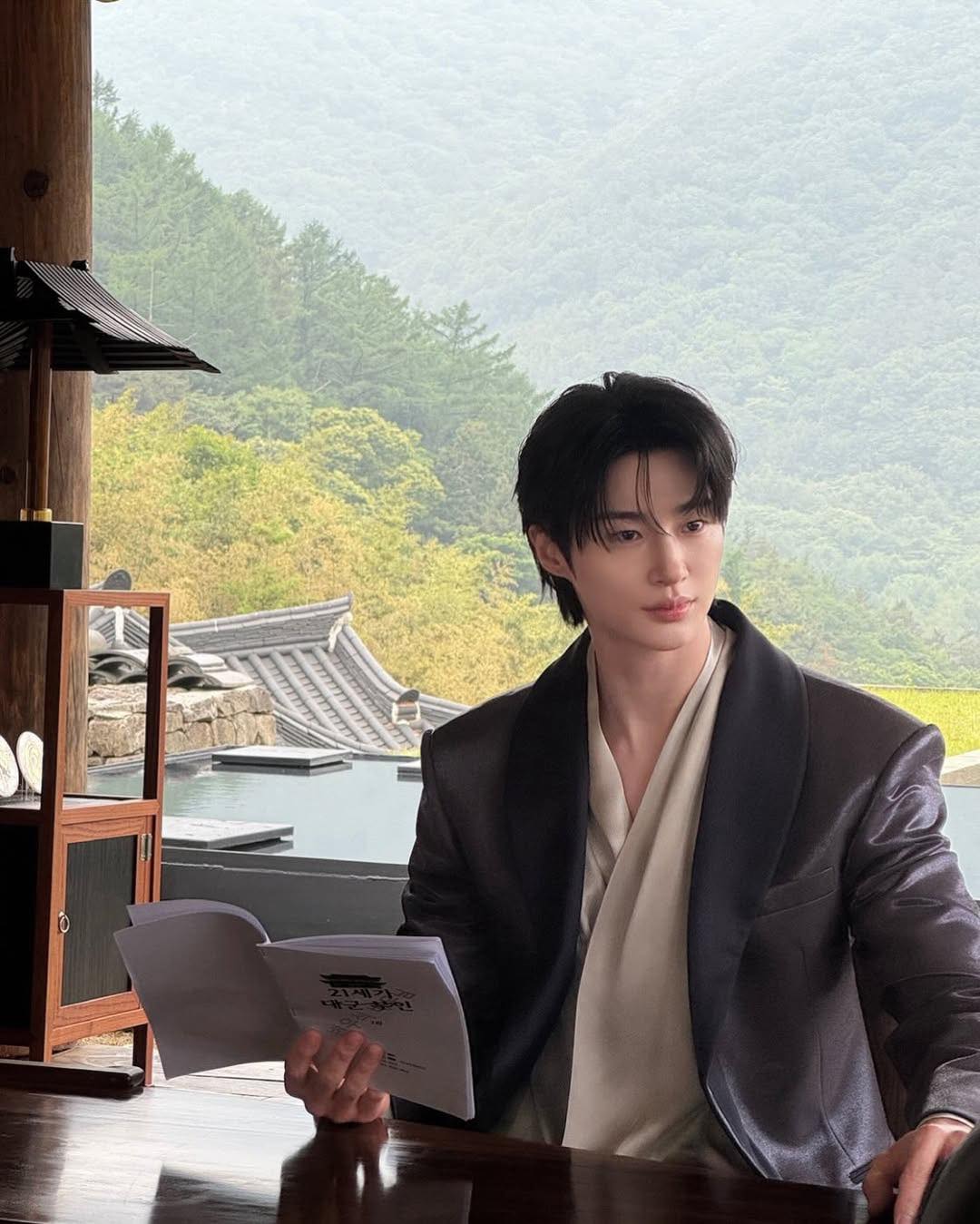 Sao mỹ nam n&agrave;y được gọi l&agrave; diễn vi&ecirc;n hay vậy: Đơ như robot đang cố thể hiện cảm x&uacute;c, c&oacute; mỗi c&aacute;i miệng l&agrave; biết cử động- Ảnh 3.