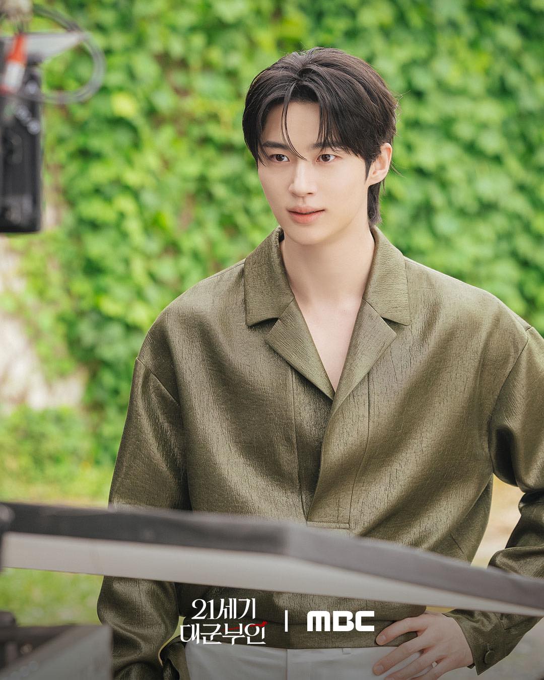 Sao mỹ nam n&agrave;y được gọi l&agrave; diễn vi&ecirc;n hay vậy: Đơ như robot đang cố thể hiện cảm x&uacute;c, c&oacute; mỗi c&aacute;i miệng l&agrave; biết cử động- Ảnh 4.