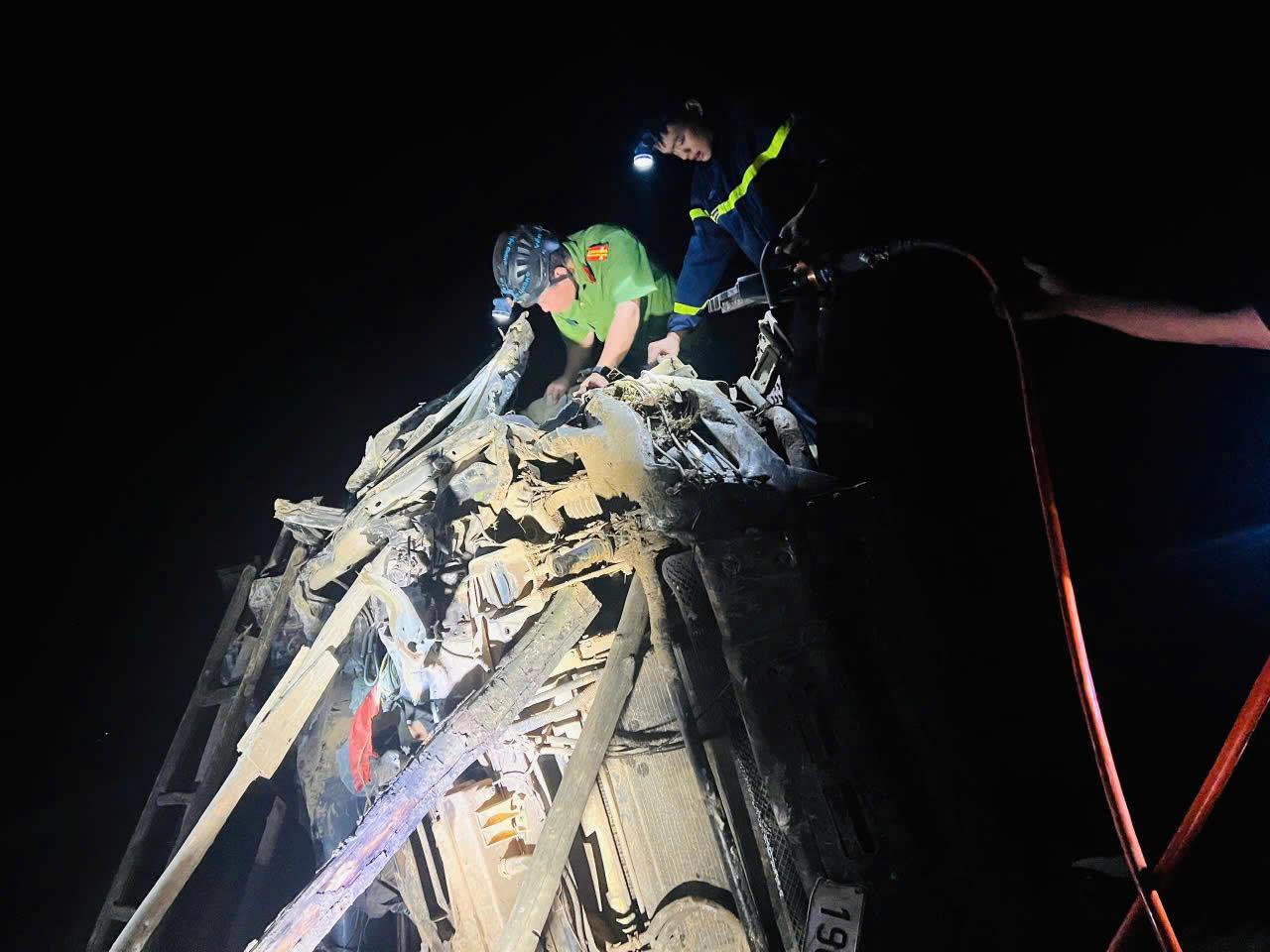 - Ảnh 4. - Ảnh 4.