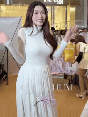 &Aacute; hậu Chế Nguyễn Quỳnh Ch&acirc;u vừa sinh con 3 ng&agrave;y đ&atilde; đi sự kiện?- Ảnh 1.