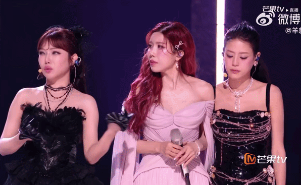 T&igrave;nh trạng sức khỏe đ&aacute;ng lo của Trang Ph&aacute;p tại show Trung Quốc: Stress nặng, đột ngột bị rối loạn nhịp tim phải đi viện ngay giữa đ&ecirc;m- Ảnh 1.