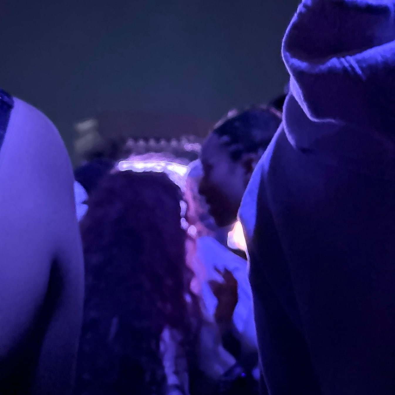 Nh&oacute;m nữ đ&agrave;n em của BTS tr&igrave;nh diễn phản cảm nhức mắt, c&ocirc;ng khai c&ocirc; lập 1 th&agrave;nh vi&ecirc;n tại Coachella?- Ảnh 4.