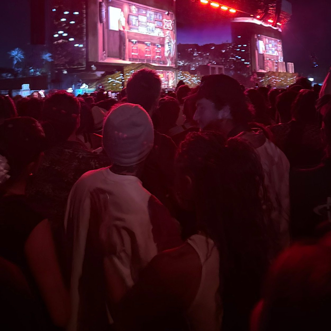 Nh&oacute;m nữ đ&agrave;n em của BTS tr&igrave;nh diễn phản cảm nhức mắt, c&ocirc;ng khai c&ocirc; lập 1 th&agrave;nh vi&ecirc;n tại Coachella?- Ảnh 5.