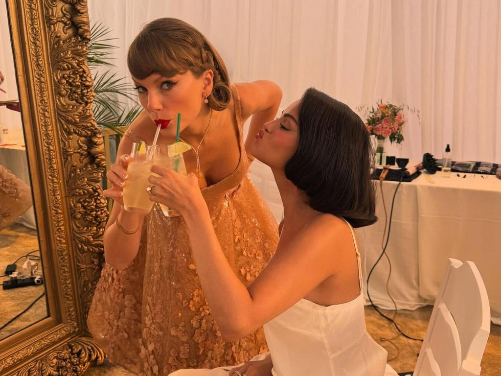 Selena Gomez, Gigi Hadid v&agrave; d&agrave;n ph&ugrave; d&acirc;u hạng A "&acirc;m mưu" l&agrave;m chuyện lớn c&oacute; một kh&ocirc;ng hai trong si&ecirc;u đ&aacute;m cưới của Taylor Swift- Ảnh 2.