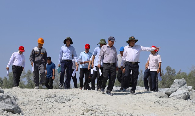 Khẩn trương khai thác mỏ khoáng sản với trữ lượng 1,4 triệu m3, Việt Nam quyết hoàn thành loạt dự án lớn, có công trình sẽ lập kỷ lục thế giới- Ảnh 1. Khẩn trương khai thác mỏ khoáng sản với trữ lượng 1,4 triệu m3, Việt Nam quyết hoàn thành loạt dự án lớn, có công trình sẽ lập kỷ lục thế giới- Ảnh 1.