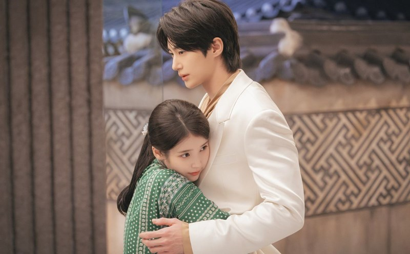 &ldquo;Đừng cho IU đ&oacute;ng phim nữa, c&ocirc; ta chỉ l&agrave; 1 đứa trẻ con cố bắt chước người lớn&rdquo;- Ảnh 5.