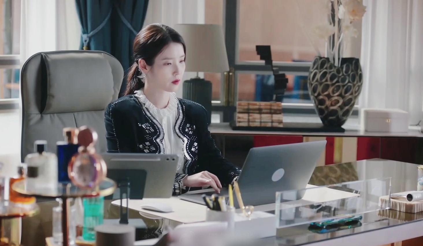 Tiểu thư t&agrave;i phiệt đẹp nhất H&agrave;n Quốc hiện tại: Người đẹp mặc g&igrave; cũng sang, 18 năm trẻ m&atilde;i kh&ocirc;ng gi&agrave;- Ảnh 15.