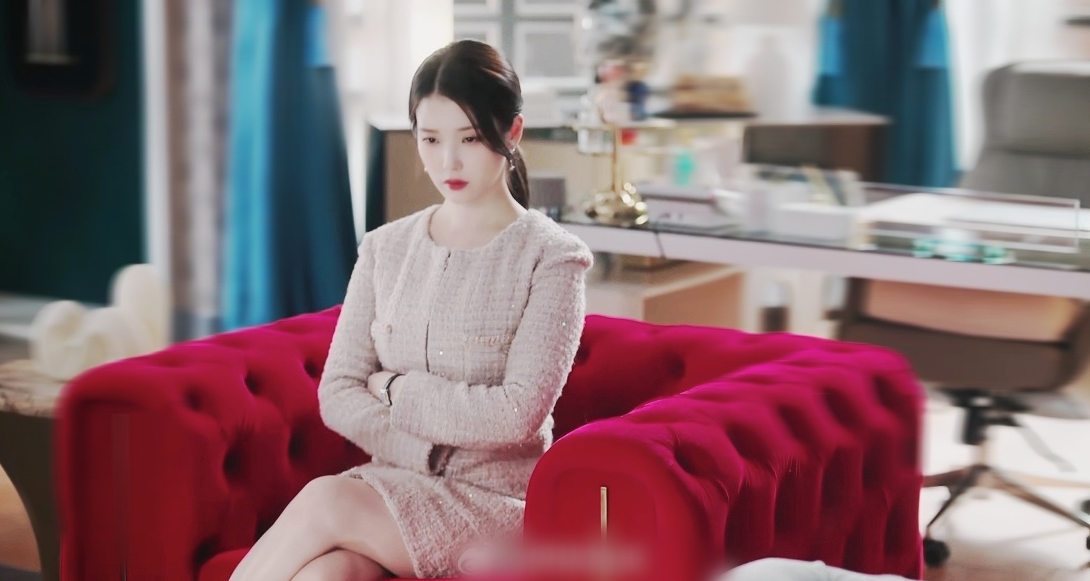 Tiểu thư t&agrave;i phiệt đẹp nhất H&agrave;n Quốc hiện tại: Người đẹp mặc g&igrave; cũng sang, 18 năm trẻ m&atilde;i kh&ocirc;ng gi&agrave;- Ảnh 13.