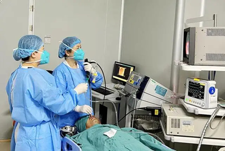 Người đ&agrave;n &ocirc;ng 57 tuổi mắc ung thư giai đoạn cuối d&ugrave; kh&ocirc;ng h&uacute;t thuốc, uống rượu, nguy&ecirc;n nh&acirc;n từ 1 th&oacute;i quen ăn uống nhiều người th&iacute;ch- Ảnh 1.