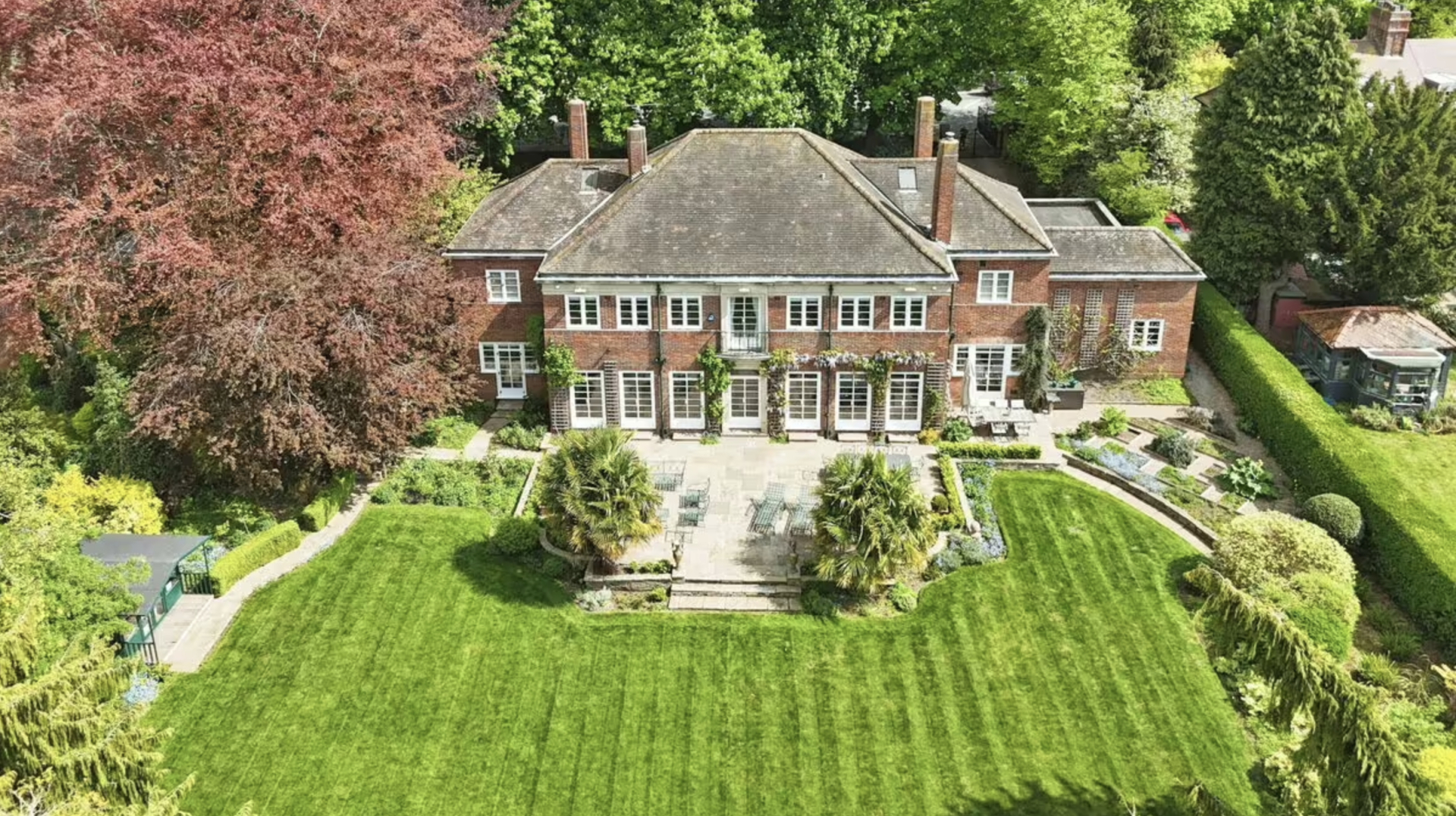 Ho&agrave;ng gia Anh r&aacute;o b&aacute;n biệt thự gi&aacute; hơn 45 tỷ đồng- Ảnh 1.