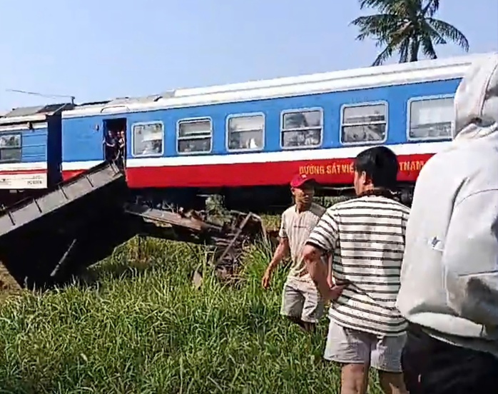T&agrave;u hỏa SE9 t&ocirc;ng xe c&ocirc;ng n&ocirc;ng , 3 người thương vong tại Đắk Lắk - Ảnh 1.