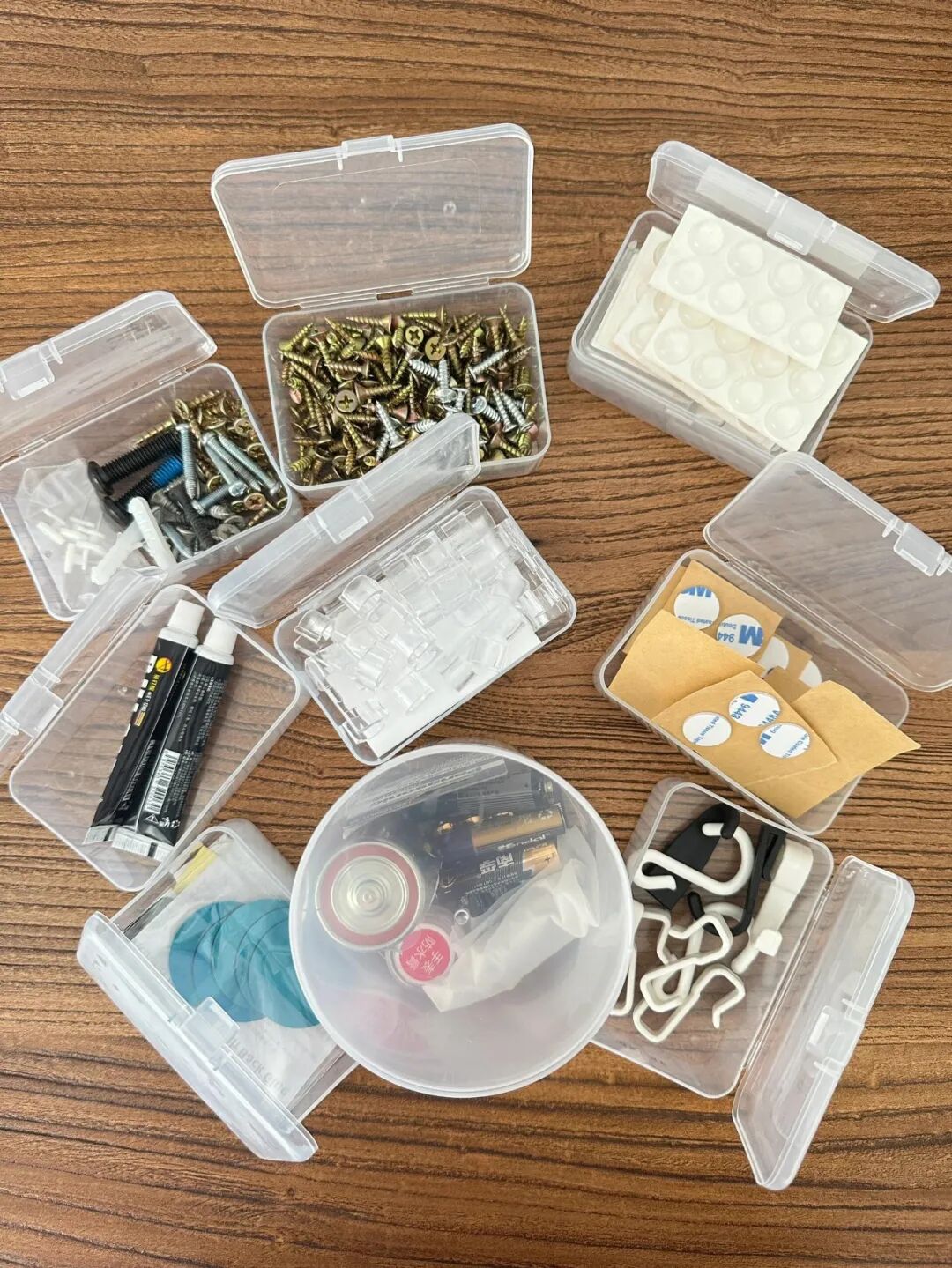 Kh&ocirc;ng cần mua hộp đựng đắt tiền: Người phụ nữ trung ni&ecirc;n n&agrave;y chỉ giữ lại bao b&igrave; gốc m&agrave; nh&agrave; vẫn gọn bất ngờ - Ảnh 6.