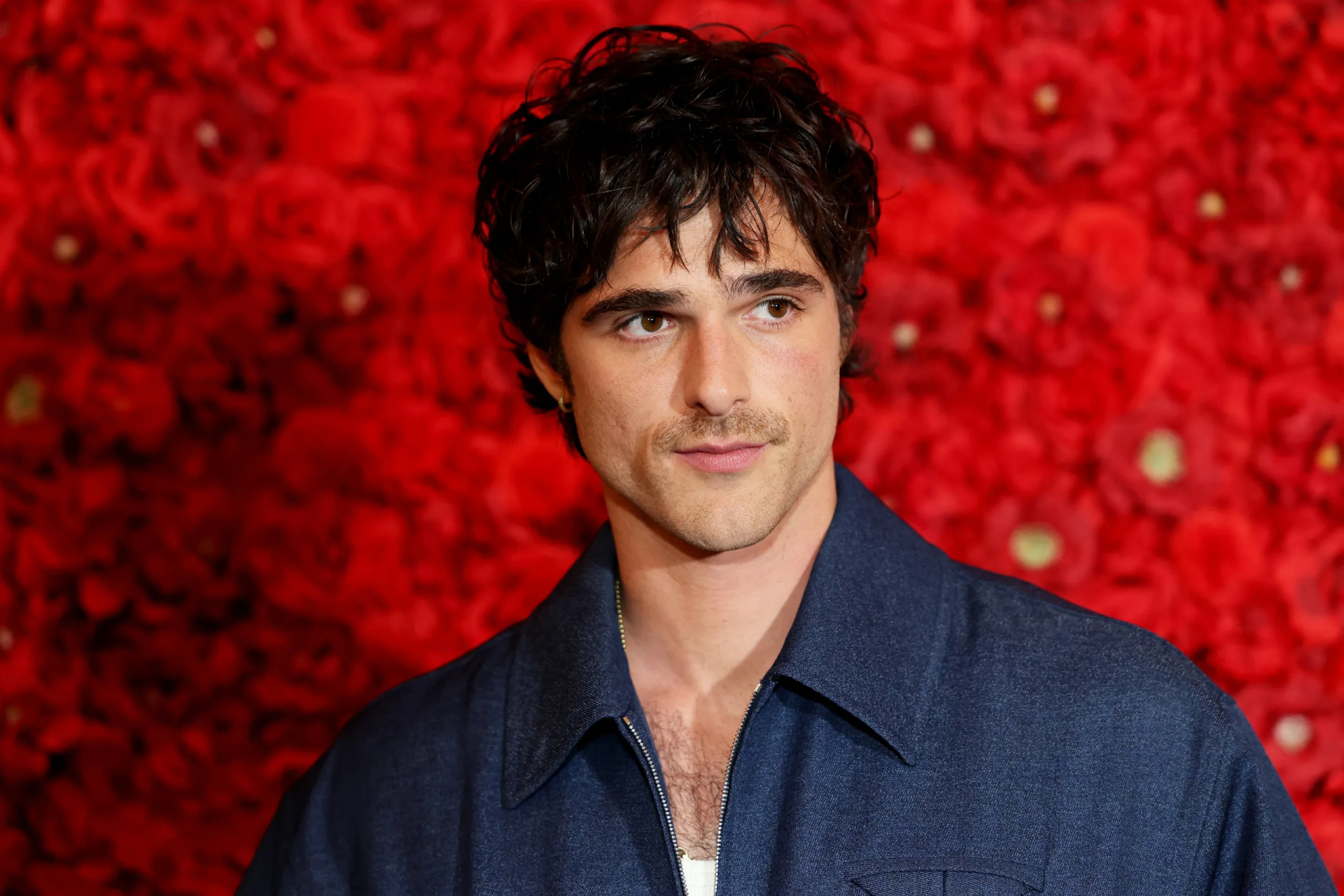 Bạn trai mới vừa c&ugrave;ng Kendall Jenner "quậy tung" Coachella l&agrave; ai?- Ảnh 6.