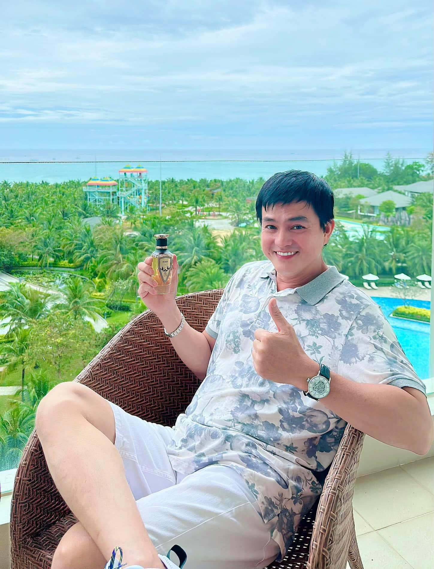 "&Ocirc;ng ho&agrave;ng m&agrave;n ảnh Việt" một thời chăm chỉ phụ vợ k&eacute;m 8 tuổi b&aacute;n nước hoa, 51 tuổi vẫn nu&ocirc;i con mọn- Ảnh 7.