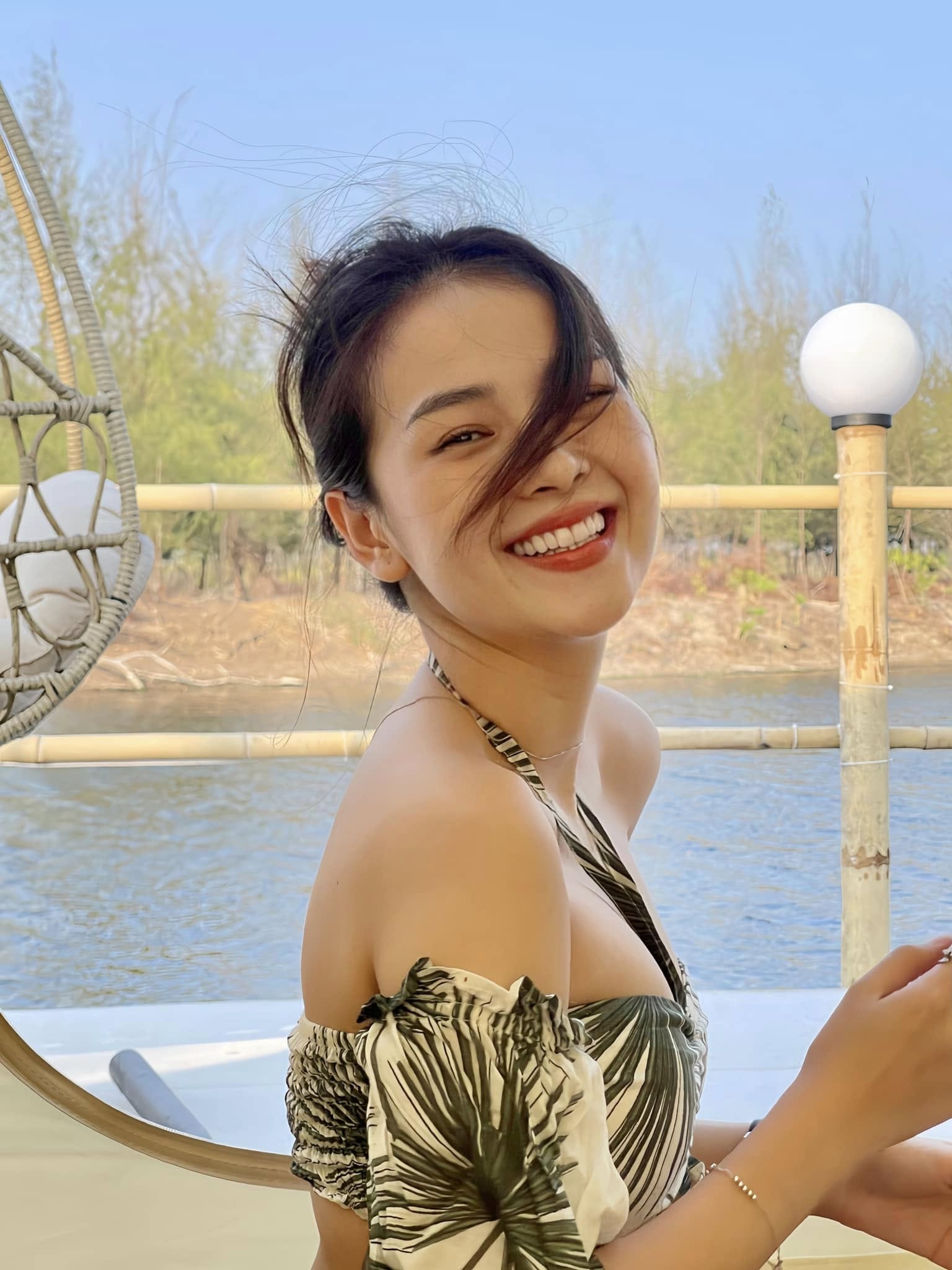 Nh&igrave;n mỹ nh&acirc;n n&agrave;y phủ s&oacute;ng khắp Việt Nam ta n&oacute;i n&oacute; đ&atilde;: Da trắng d&aacute;ng đẹp mặt xinh, ngắm 1000 lần vẫn rung động- Ảnh 10.