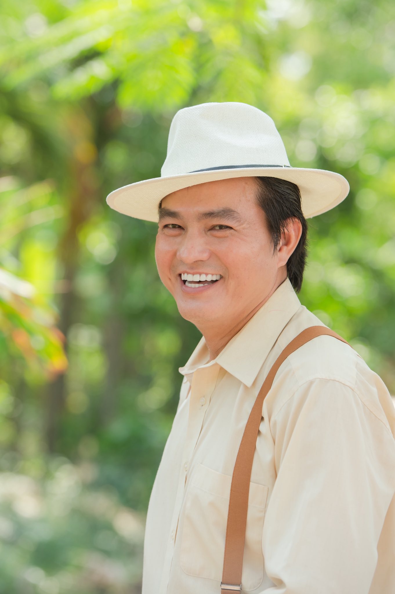 "&Ocirc;ng ho&agrave;ng m&agrave;n ảnh Việt" một thời chăm chỉ phụ vợ k&eacute;m 8 tuổi b&aacute;n nước hoa, 51 tuổi vẫn nu&ocirc;i con mọn- Ảnh 1.