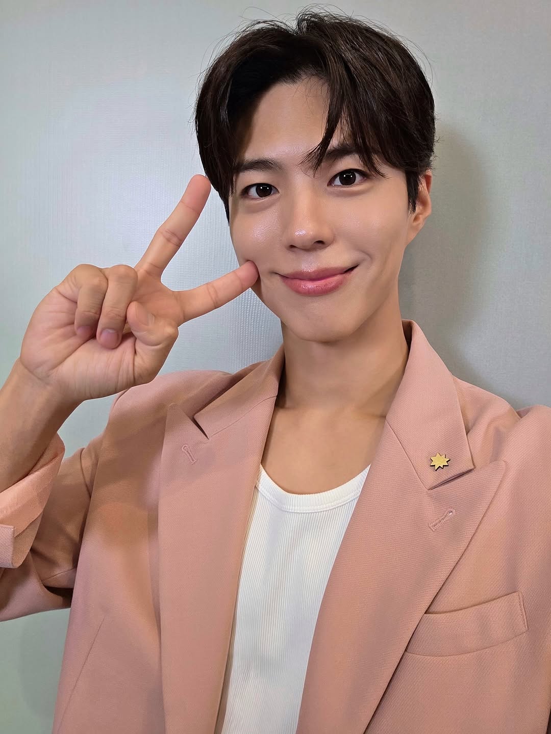 Đ&acirc;y l&agrave; con người thật của mỹ nam H&agrave;n Quốc đ&igrave;nh đ&aacute;m đang hợp t&aacute;c với Trấn Th&agrave;nh- Ảnh 1.