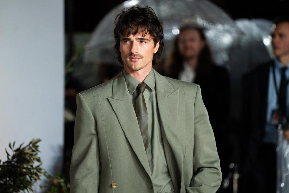 Bạn trai mới vừa c&ugrave;ng Kendall Jenner "quậy tung" Coachella l&agrave; ai?- Ảnh 4.