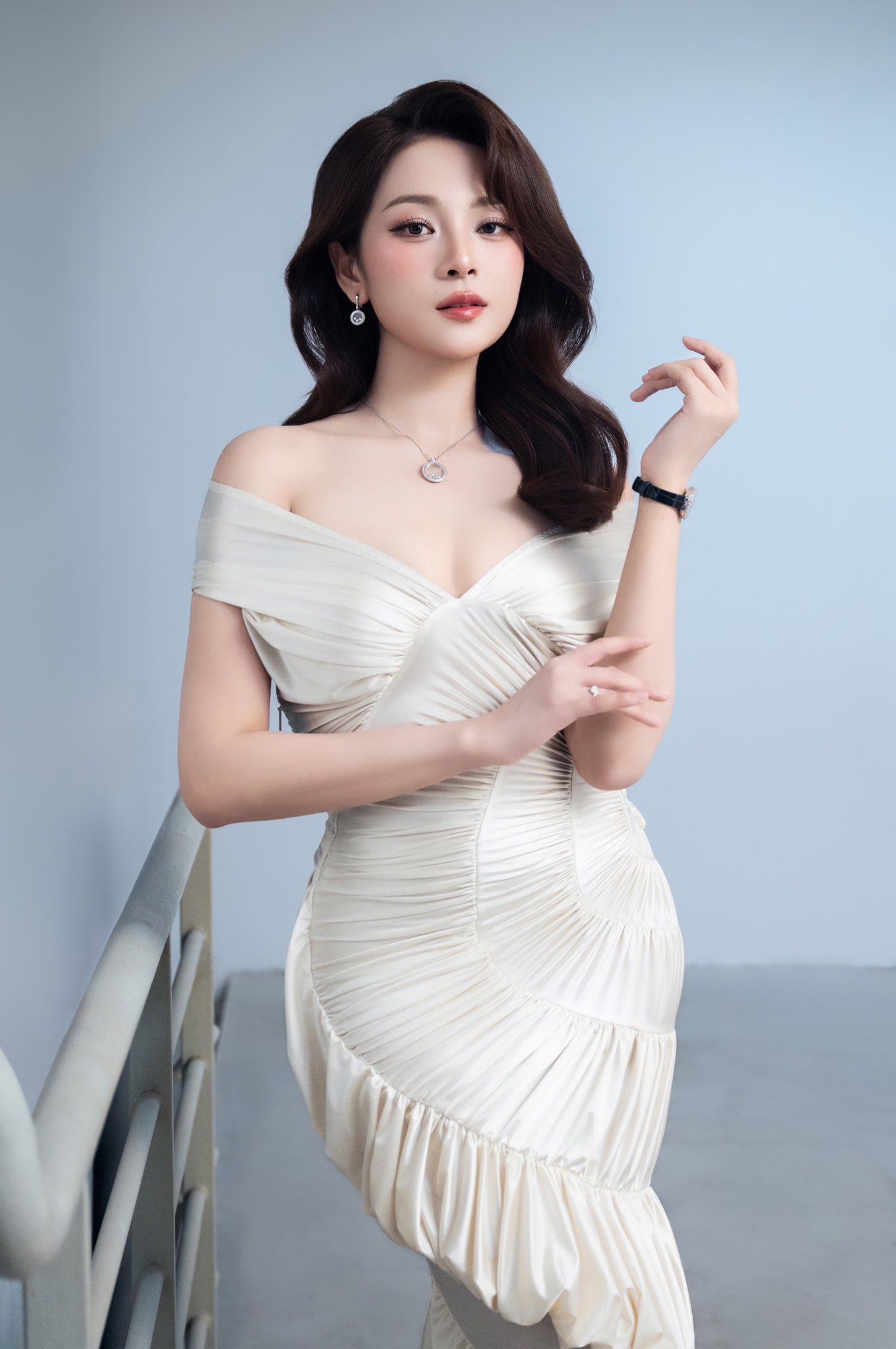 Nh&igrave;n mỹ nh&acirc;n n&agrave;y phủ s&oacute;ng khắp Việt Nam ta n&oacute;i n&oacute; đ&atilde;: Da trắng d&aacute;ng đẹp mặt xinh, ngắm 1000 lần vẫn rung động- Ảnh 9.