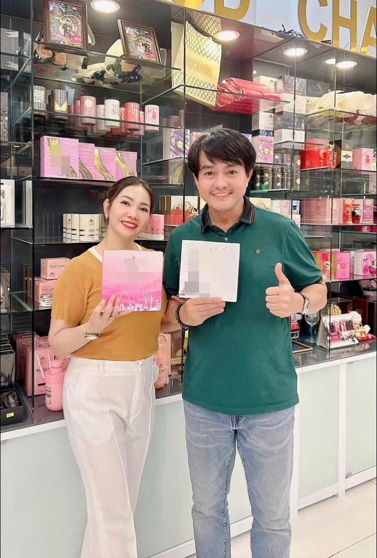 "&Ocirc;ng ho&agrave;ng m&agrave;n ảnh Việt" một thời chăm chỉ phụ vợ k&eacute;m 8 tuổi b&aacute;n nước hoa, 51 tuổi vẫn nu&ocirc;i con mọn- Ảnh 6.