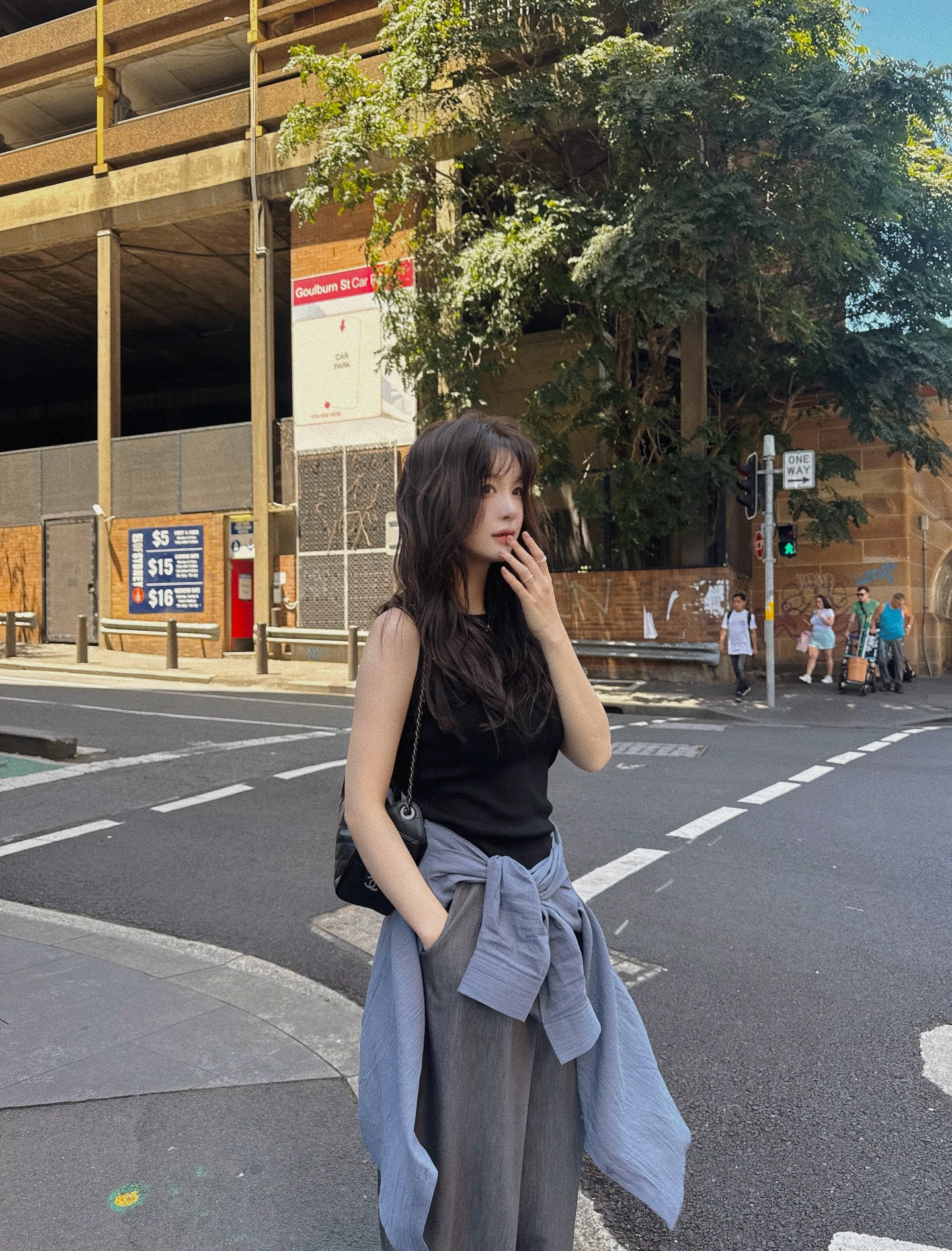 4 mẫu &aacute;o ho&agrave;n hảo để mặc đi du lịch, vừa nhẹ m&aacute;t vừa ăn ảnh- Ảnh 10.