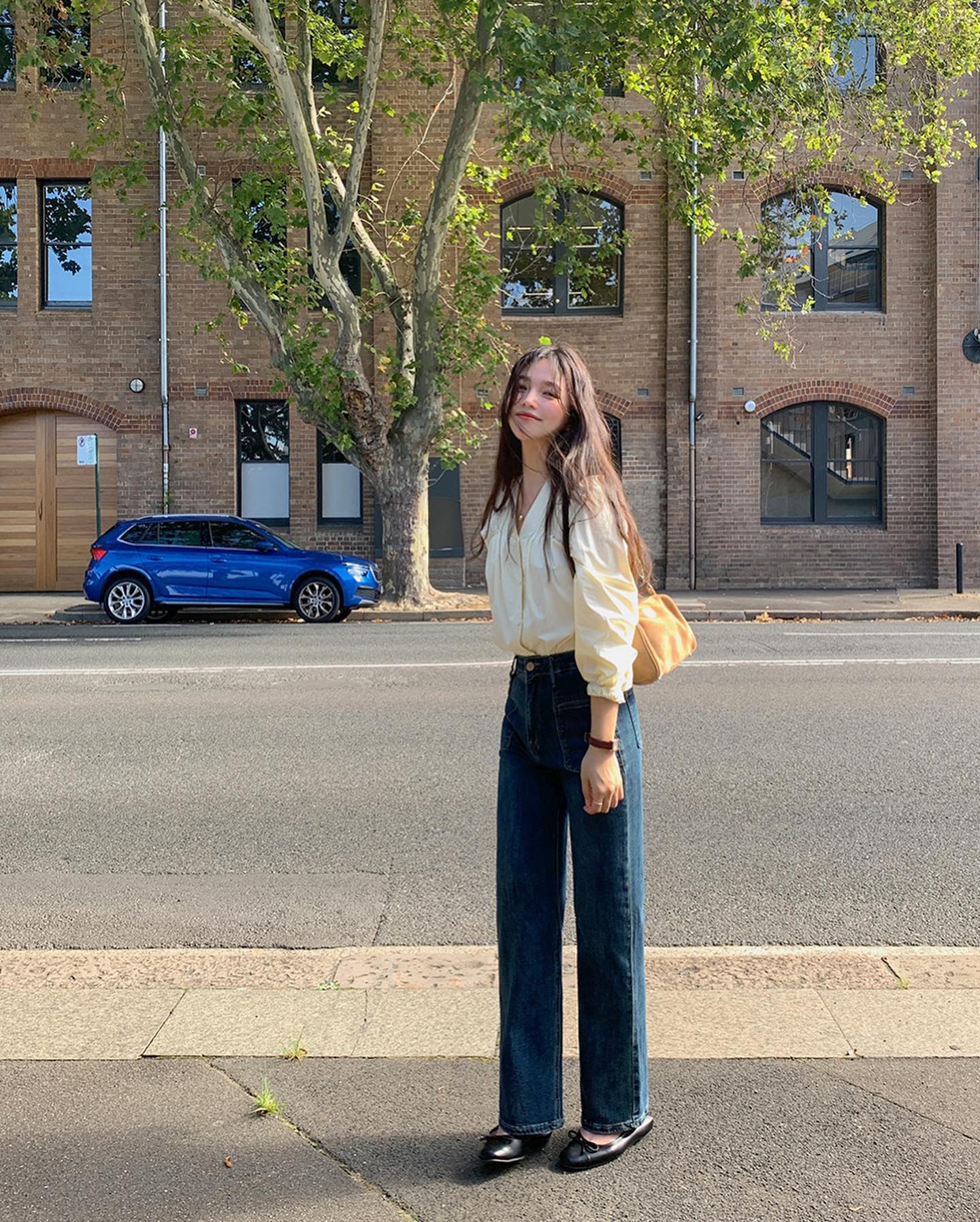 3 kiểu quần jeans cho người c&oacute; chiều cao khi&ecirc;m tốn, đi gi&agrave;y cao g&oacute;t hay kh&ocirc;ng th&igrave; ch&acirc;n vẫn d&agrave;i- Ảnh 1.