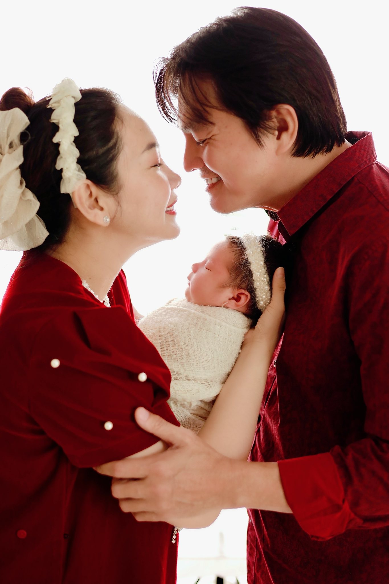 "&Ocirc;ng ho&agrave;ng m&agrave;n ảnh Việt" một thời chăm chỉ phụ vợ k&eacute;m 8 tuổi b&aacute;n nước hoa, 51 tuổi vẫn nu&ocirc;i con mọn- Ảnh 10.