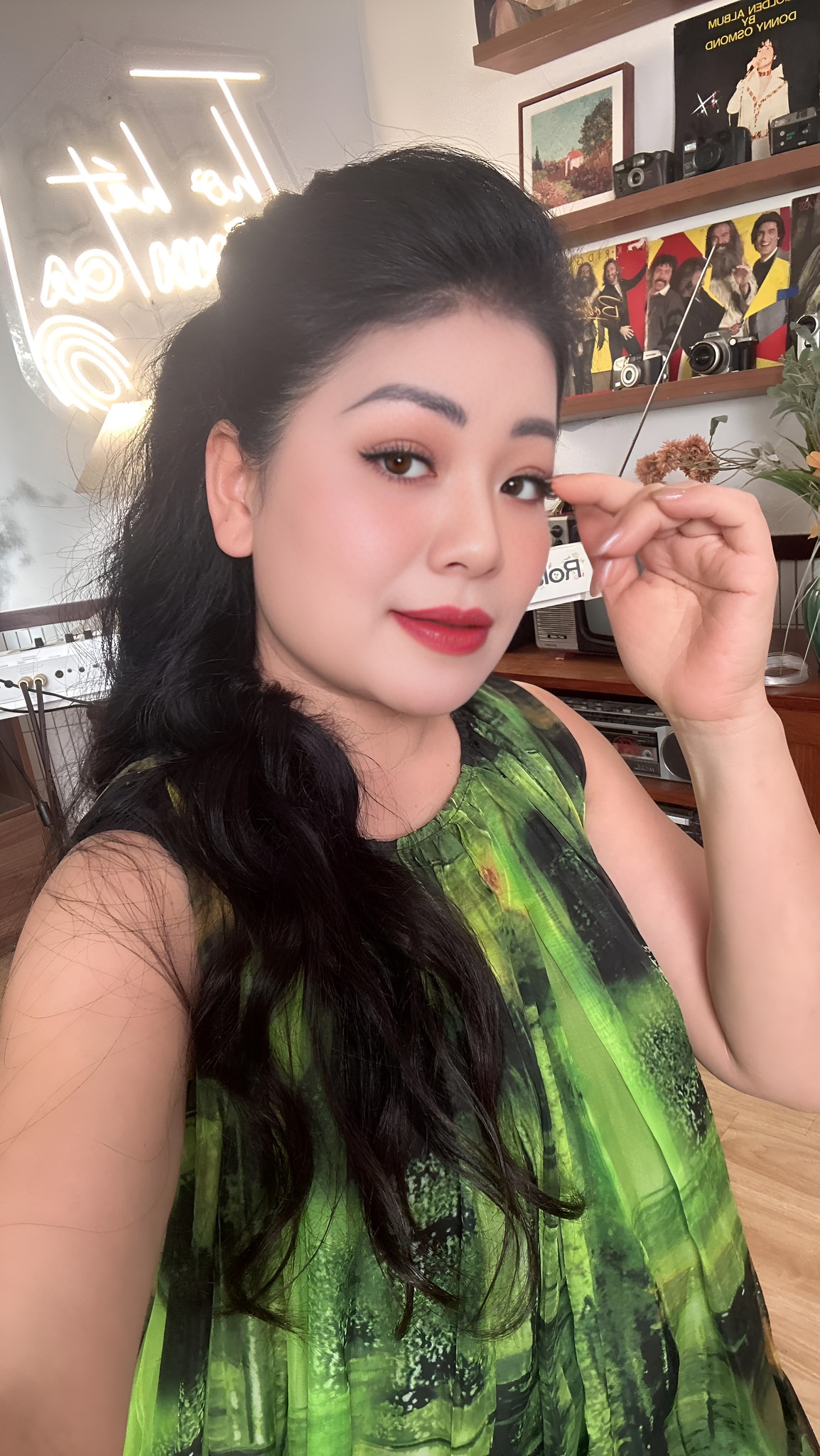 Mẹ đơn th&acirc;n 4 con l&agrave; "nữ ho&agrave;ng nhạc đỏ" đ&igrave;nh đ&aacute;m: "H&ocirc;m nay trời đẹp, em cũng xinh"- Ảnh 2.