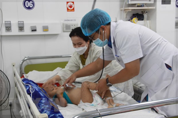 Tay chân miệng, sốt xuất huyết cùng tăng, Bộ Y tế cảnh báo gì? - Ảnh 1.