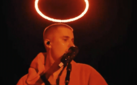 Justin Bieber v&agrave; Hailey Bieber thế n&agrave;y ai d&aacute;m đồn ly h&ocirc;n: H&aacute;t 1 c&acirc;u phong lu&ocirc;n vợ th&agrave;nh &ldquo;đệ nhất phu nh&acirc;n Coachella&rdquo; - Ảnh 2.