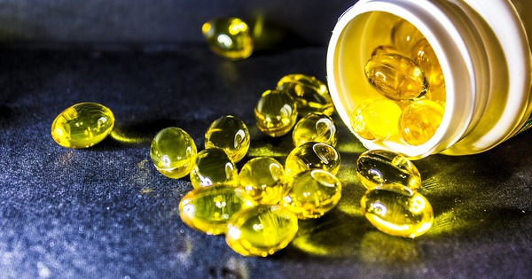 Kh&ocirc;ng phải c&aacute; hồi hay c&aacute; thu, đ&acirc;y mới l&agrave; loại c&aacute; quen thuộc gi&uacute;p ngừa sa s&uacute;t tr&iacute; tuệ, bảo vệ tim mạch: Ăn 1 miếng bổ ngang 2 vi&ecirc;n dầu c&aacute; - Ảnh 2.