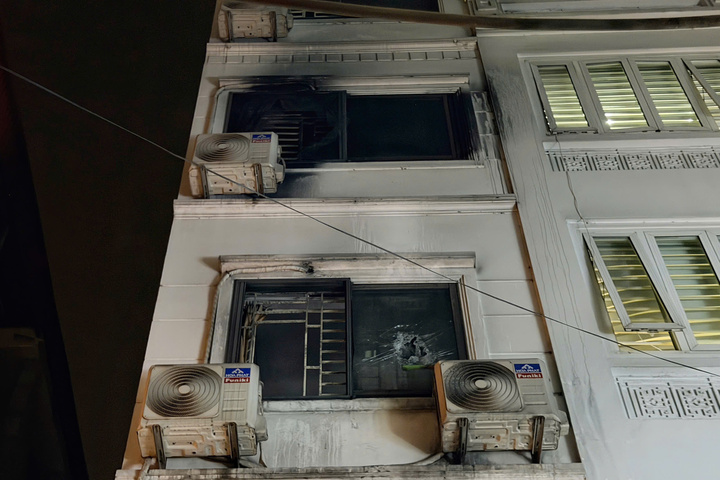 Ch&aacute;y nh&agrave; ở H&agrave; Nội, 5 người mắc kẹt- Ảnh 1.