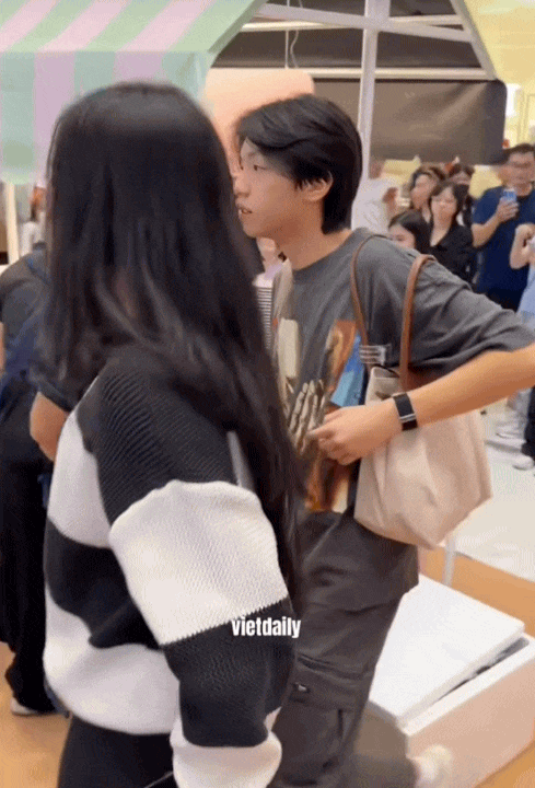 Subeo: Lớn l&ecirc;n giữa h&agrave;o quang nhưng chọn c&aacute;ch sống giản dị, anh cả cao lớn của 4 em nhỏ, "sợi d&acirc;y t&igrave;nh cảm" kết nối hai gia đ&igrave;nh- Ảnh 26.