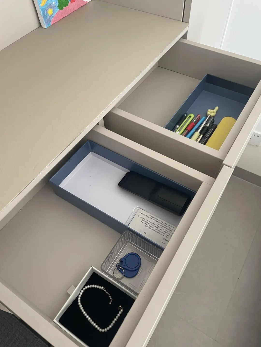 Kh&ocirc;ng cần mua hộp đựng đắt tiền: Người phụ nữ trung ni&ecirc;n n&agrave;y chỉ giữ lại bao b&igrave; gốc m&agrave; nh&agrave; vẫn gọn bất ngờ - Ảnh 5.