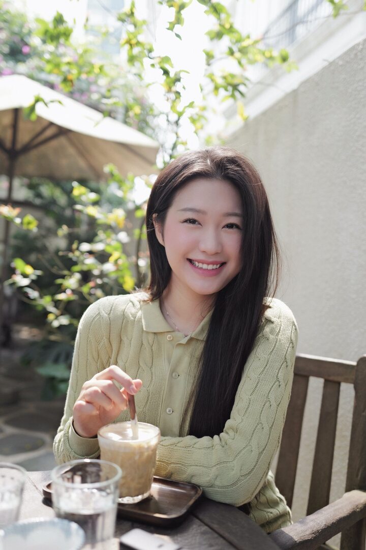 B&agrave; x&atilde; cầu thủ Đo&agrave;n Văn Hậu: Từng lọt top 10 Hoa hậu Việt Nam, học vấn nổi bật- Ảnh 6.