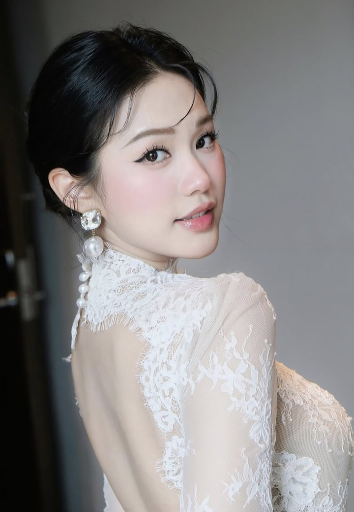 B&agrave; x&atilde; cầu thủ Đo&agrave;n Văn Hậu: Từng lọt top 10 Hoa hậu Việt Nam, học vấn nổi bật- Ảnh 2.