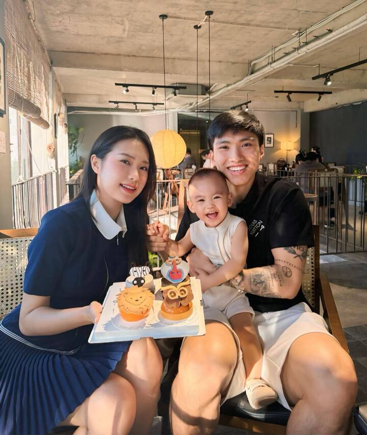 B&agrave; x&atilde; cầu thủ Đo&agrave;n Văn Hậu: Từng lọt top 10 Hoa hậu Việt Nam, học vấn nổi bật- Ảnh 9.