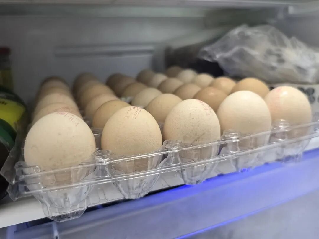 Kh&ocirc;ng cần mua hộp đựng đắt tiền: Người phụ nữ trung ni&ecirc;n n&agrave;y chỉ giữ lại bao b&igrave; gốc m&agrave; nh&agrave; vẫn gọn bất ngờ - Ảnh 2.