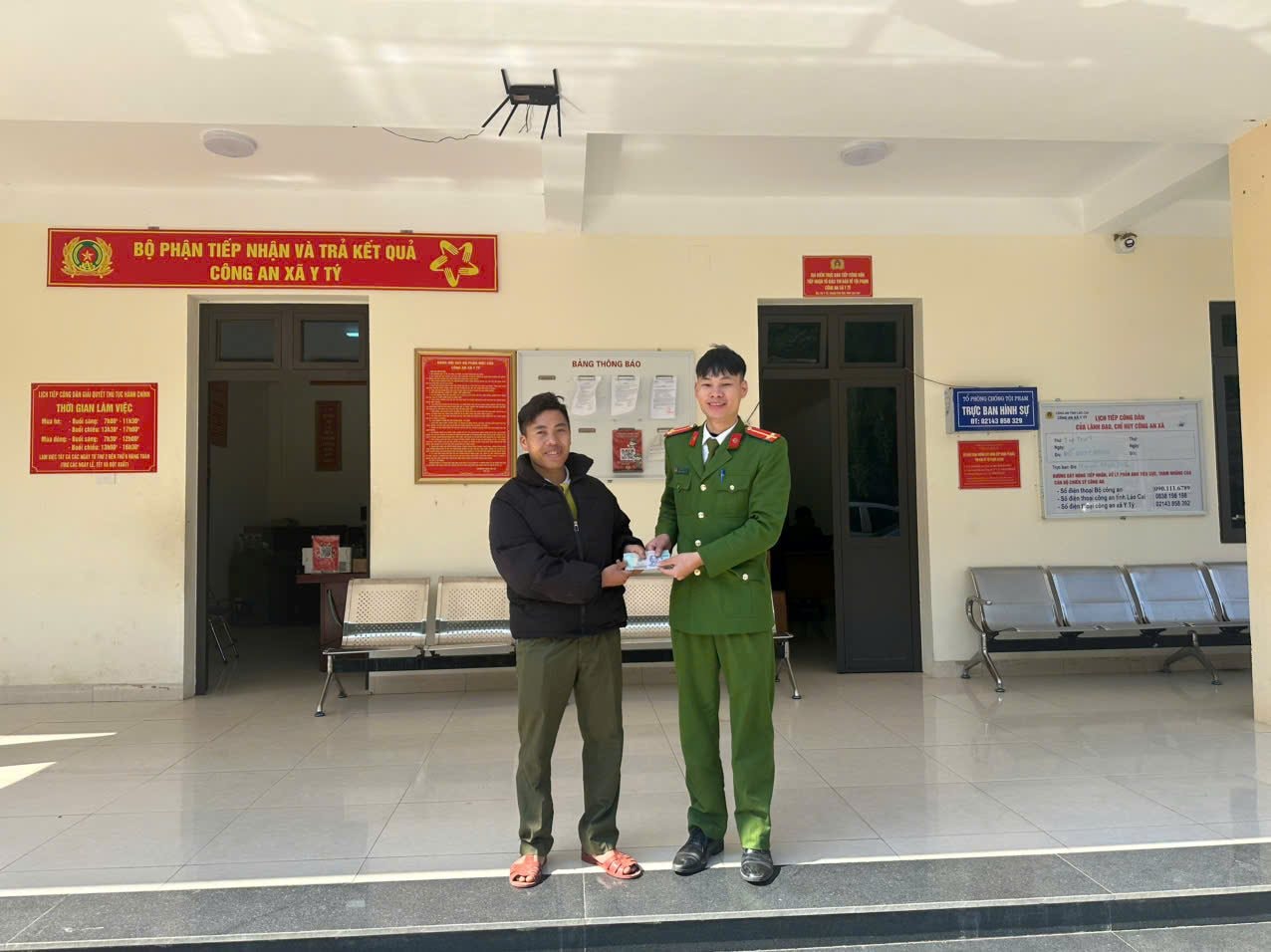 Ph&aacute;t hiện t&agrave;i khoản ng&acirc;n h&agrave;ng ph&aacute;t sinh giao dịch 10 triệu đồng, C&ocirc;ng an mời S&ugrave;ng Thị K&eacute; l&ecirc;n l&agrave;m việc- Ảnh 1.