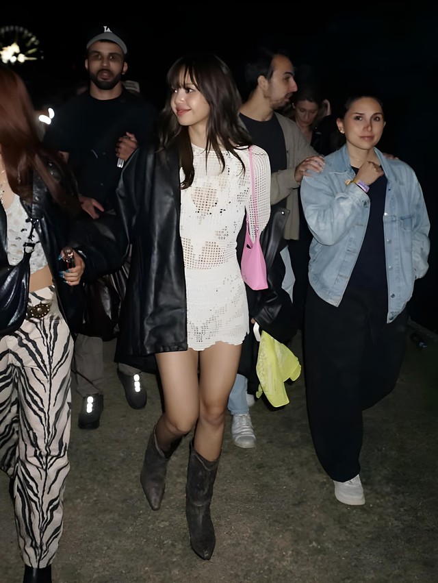 G&aacute;i đẹp đổ bộ Coachella 2026: Ngắm Lisa, Jennie, Kendall Jenner... copy được khối c&ocirc;ng thức mặc đẹp- Ảnh 1.