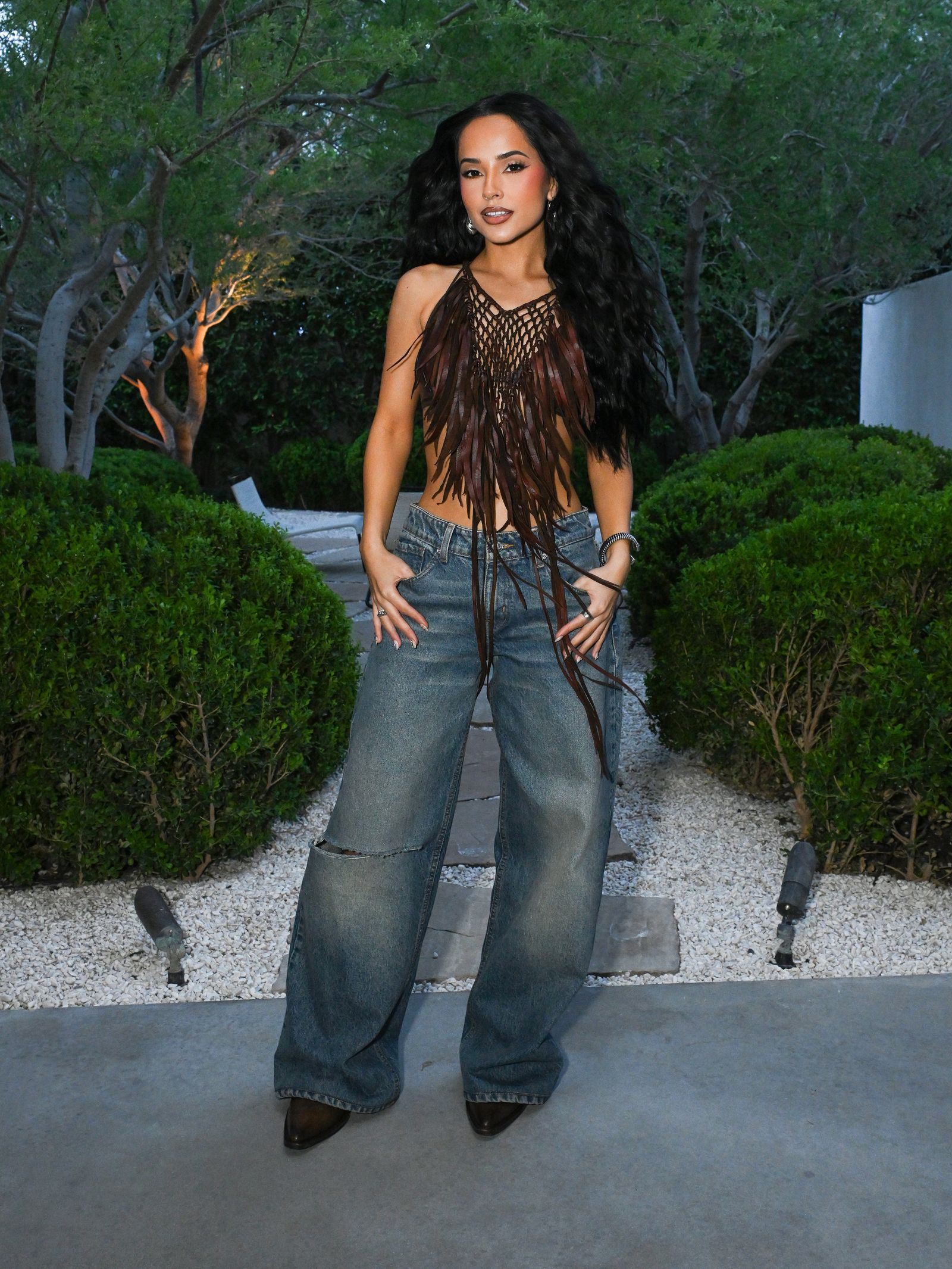 Coachella 2026: Bộ 3 BLACKPINK &ldquo;ngoan xinh&hellip; nhạt&rdquo;, kh&ocirc;ng ai nổi hơn Kylie Jenner v&igrave; chiếc &aacute;o in mặt một người- Ảnh 16.