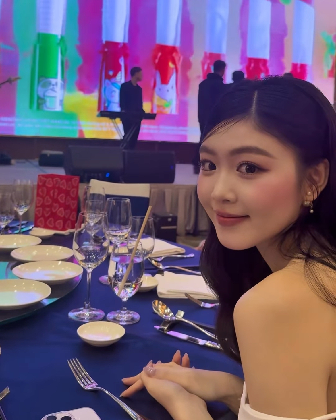 C&aacute;ch Lọ Lem đối diện với tin đồn hẹn h&ograve; thiếu gia- Ảnh 1.