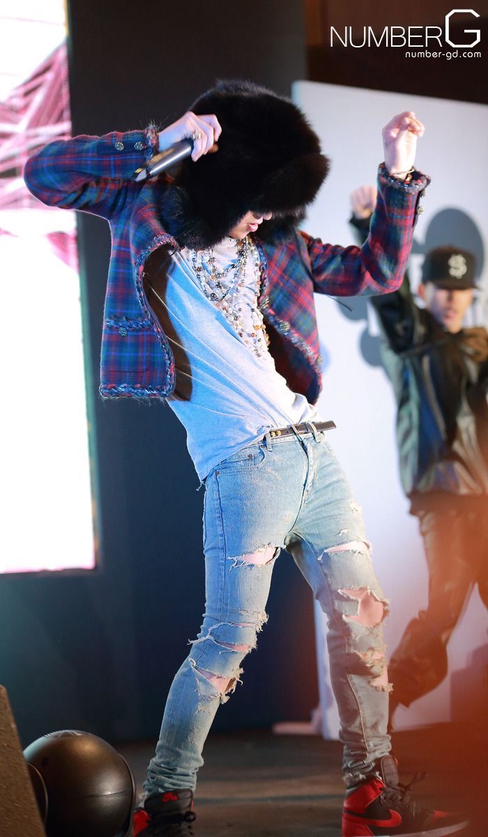 G-Dragon đem 3000 vi&ecirc;n kim cương l&ecirc;n s&acirc;n khấu Coachella nhưng kh&ocirc;ng s&aacute;ng bằng khoảnh khắc c&ugrave;ng Taeyang l&agrave;m 1 chuyện- Ảnh 4.