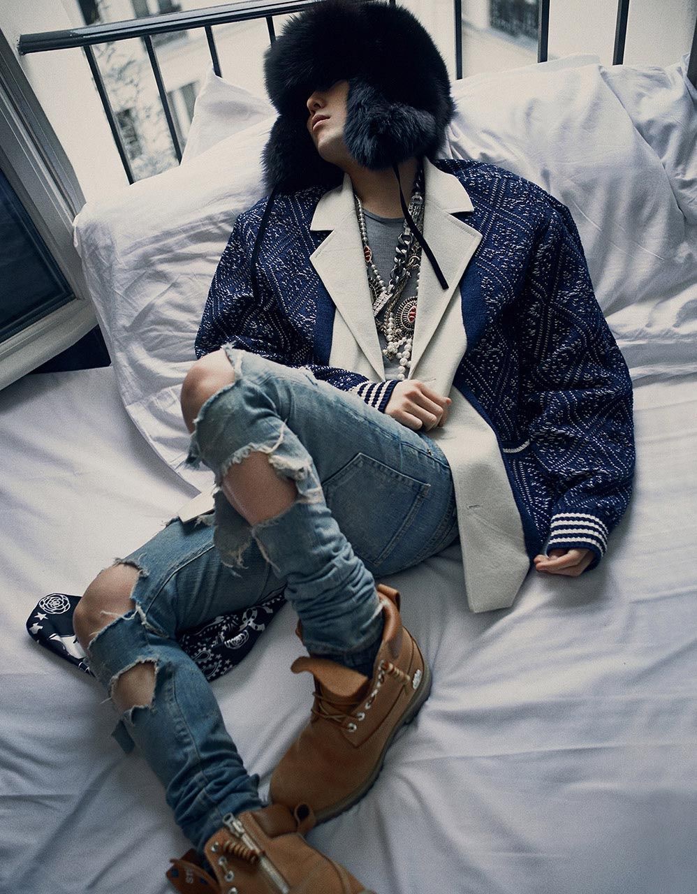 G-Dragon đem 3000 vi&ecirc;n kim cương l&ecirc;n s&acirc;n khấu Coachella nhưng kh&ocirc;ng s&aacute;ng bằng khoảnh khắc c&ugrave;ng Taeyang l&agrave;m 1 chuyện- Ảnh 5.