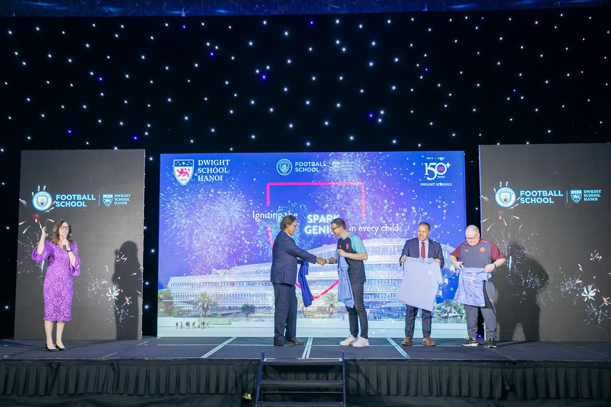 Hợp tác độc quyền giữa Dwight School Hanoi và City Football Group mở ra lộ trình phát triển toàn diện cho học sinh - Ảnh 1. Hợp tác độc quyền giữa Dwight School Hanoi và City Football Group mở ra lộ trình phát triển toàn diện cho học sinh - Ảnh 1.