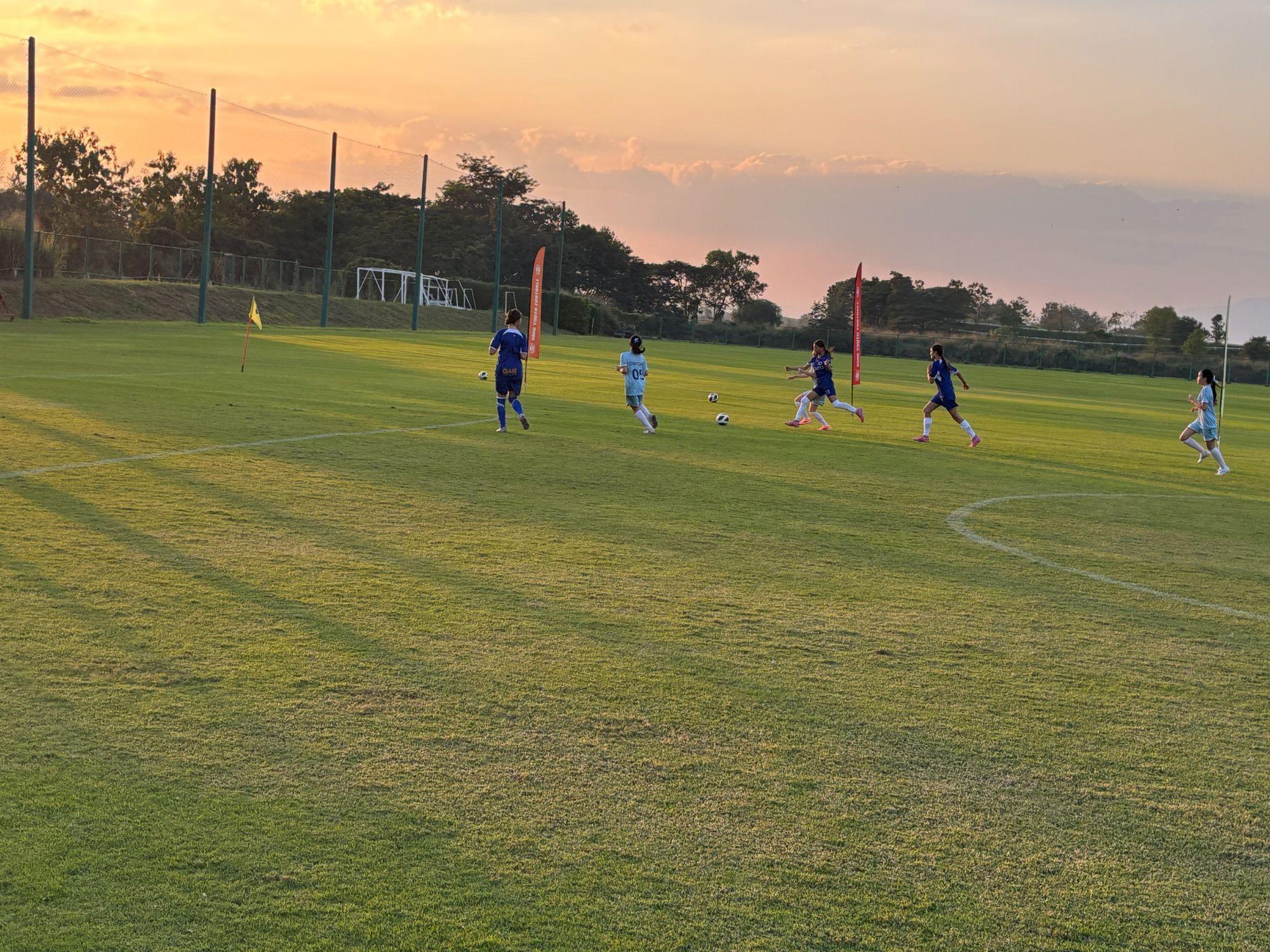 Hợp tác độc quyền giữa Dwight School Hanoi và City Football Group mở ra lộ trình phát triển toàn diện cho học sinh - Ảnh 3. Hợp tác độc quyền giữa Dwight School Hanoi và City Football Group mở ra lộ trình phát triển toàn diện cho học sinh - Ảnh 3.