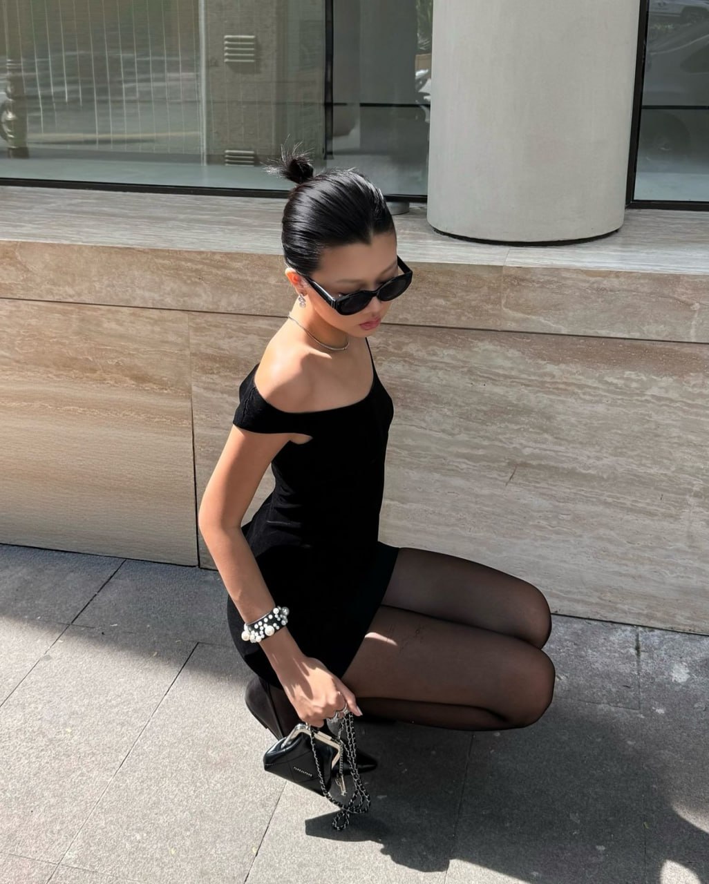 Ros&eacute; mặc v&aacute;y si&ecirc;u ngắn tại Coachella, để lộ m&oacute;n đồ gi&aacute; rẻ gi&uacute;p đ&ocirc;i ch&acirc;n nuột n&agrave; tức th&igrave;- Ảnh 6.