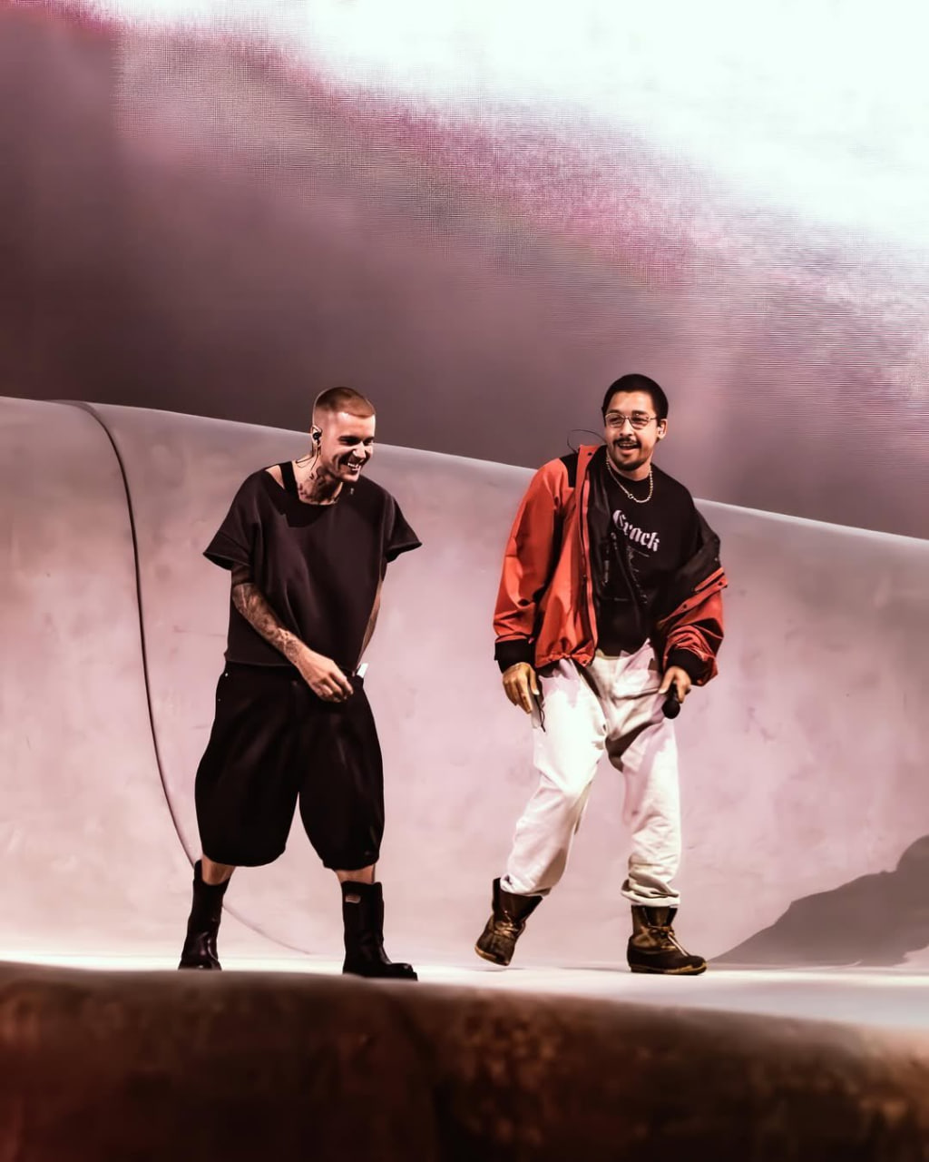 Bật nhạc YouTube h&aacute;t karaoke tại Coachella, điều ko ai cấm nhưng chỉ Justin Bieber mới d&aacute;m l&agrave;m - Ảnh 2.