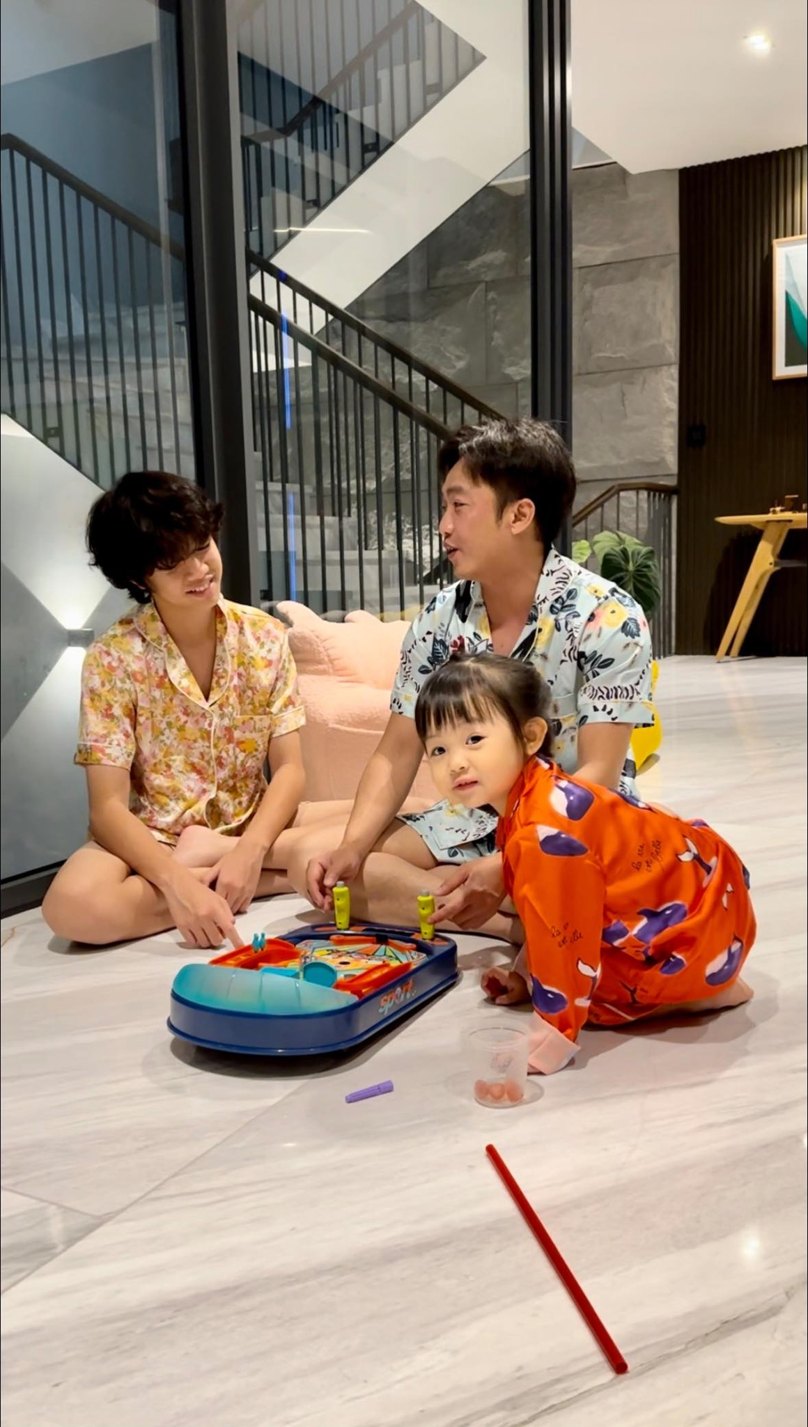 Subeo: Lớn l&ecirc;n giữa h&agrave;o quang nhưng chọn c&aacute;ch sống giản dị, anh cả cao lớn của 4 em nhỏ, "sợi d&acirc;y t&igrave;nh cảm" kết nối hai gia đ&igrave;nh- Ảnh 14.