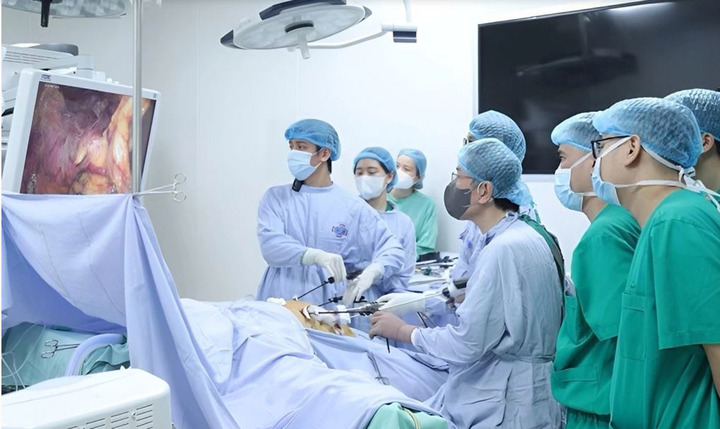 Chuyện lạ ở Bệnh viện K: B&aacute;c sĩ ki&ecirc;n tr&igrave; 'xin' bệnh nh&acirc;n cho ph&eacute;p cứu sống họ- Ảnh 1.